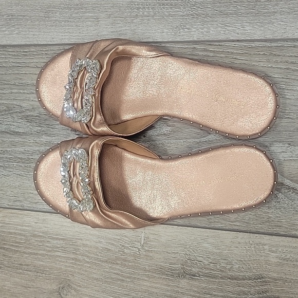Adrienne Vittadini Size 6 1/2 Rose Gold Falace Jeweled Flat Sandals Like New - Picture 5 of 8